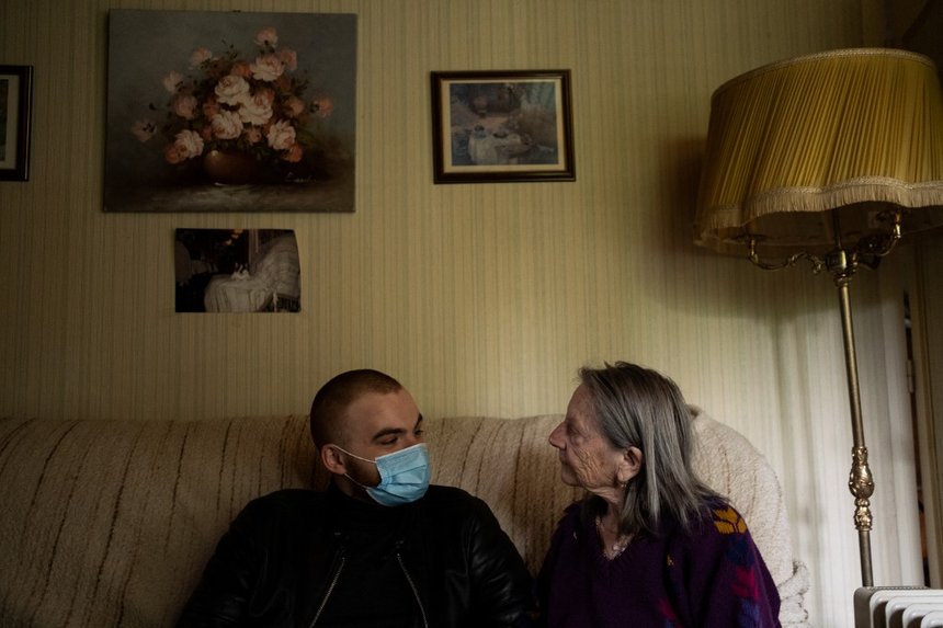 FRANCE-CONFINEMENT-DEPENDENT ELDERLY-HOME HELP