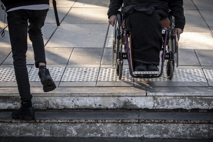 FRANCE-TRANSPORT-HANDICAP-DEMO