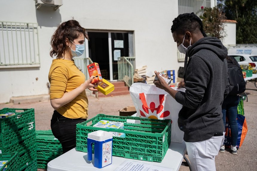 FRANCE-DISTRIBUTIONS-STUDENTS-SOLIDARITY