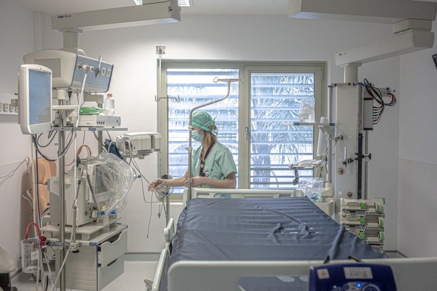 FRANCE-COVID 19-HOSPITAL-INTENSIVE CARE UNIT-INFECTIOUS