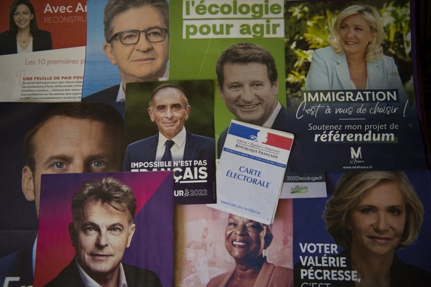 FRANCE-POLITIC-ILLUSTRATION-POSTERS