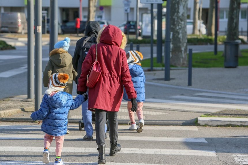 FRANCE-FAMILY ILLUSTRATION
