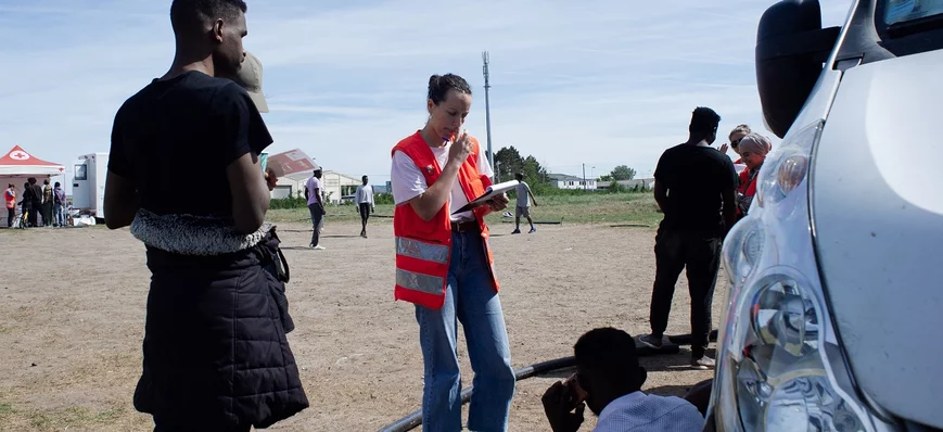 A Calais, un fil rouge entre les exilés et leurs f