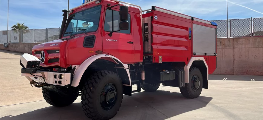 Un Unimog U 5023 TLF 3000 carrossé par Rosenbauer