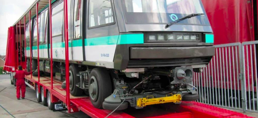 Camion-mystère : une longue, longue semi, mais pou