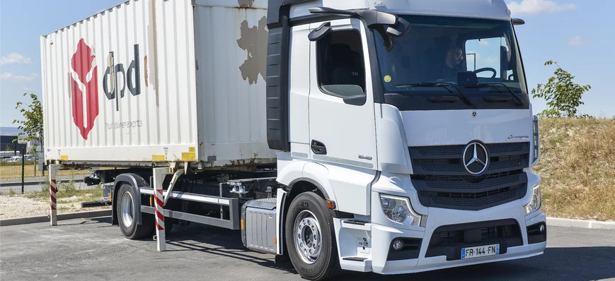 Mercedes ajoute un Actros porte-caisse à son catal