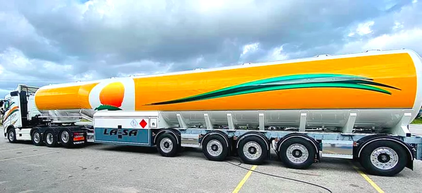 Camion-mystère : un peu long pour une citerne, non