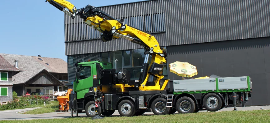 Une grue de 160 t.m sur un Renault 10x4