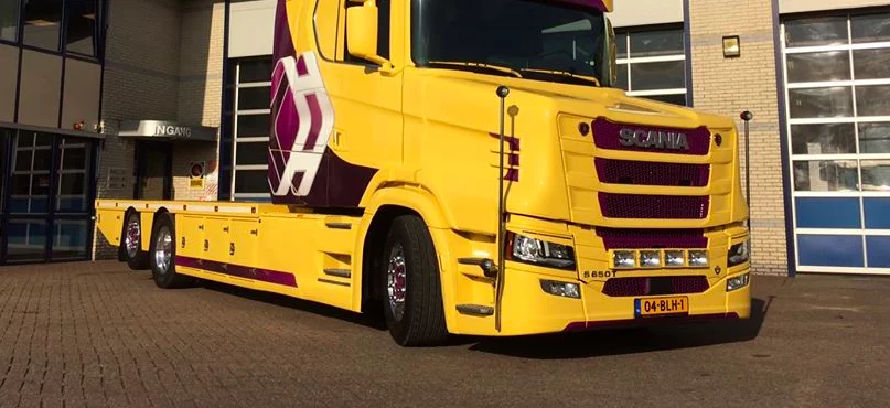 Le premier Scania S650 à capot livré en porteur