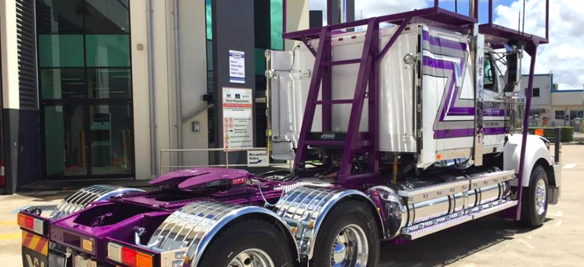 Camion-mystère : mais qu’a-t-il donc sur le toit ?