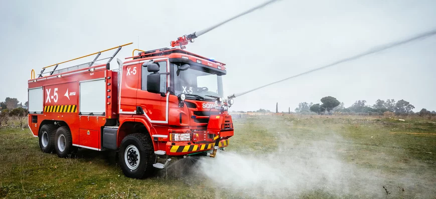 Des autopompes Scania P 490 6x6 pour les aéroport