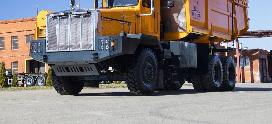 Vidéo du maxi dumper russe de 60 tonnes Tonar 7501