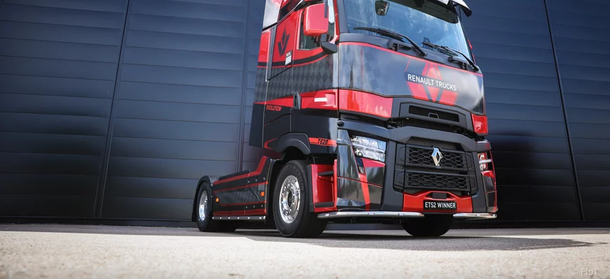 24 Heures Camions : une caravane Renault Trucks ju