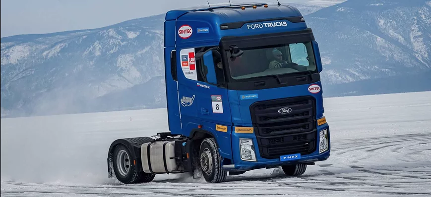 Le Ford F Max fonce à 134 km/h sur la glace !