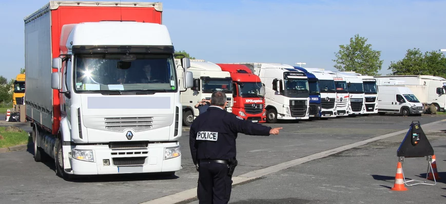 Contrôles routiers sur des camions en Ile-de-Franc