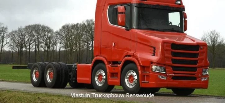 Vlastuin réalise son premier Scania 8x4 à capot