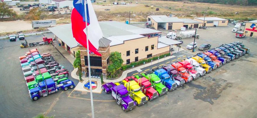 Parcs de camions et jeux de couleurs