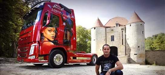 Rihanna on the road !