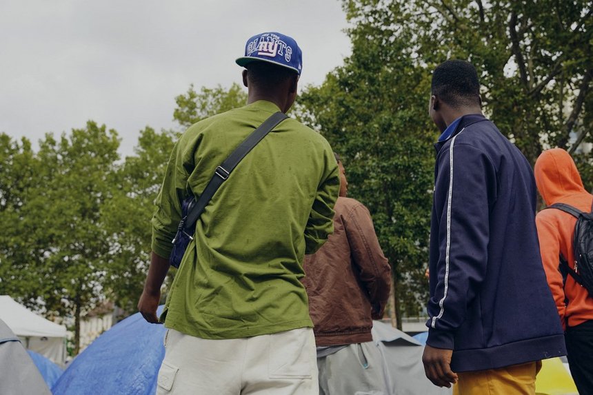 MINORS ON THE STREET FOR 118 DAYS : LOOK AT US! MINEURS A LA RU