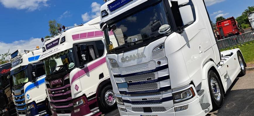 Claville, tout un village au diapason des camions