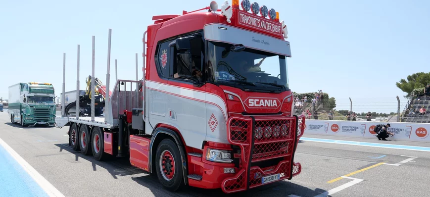 Un porteur Scania préparé pour aller au turbin !