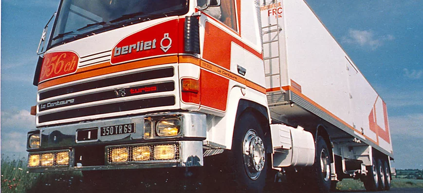 Des camions, autocars et autobus au salon Époqu'Au