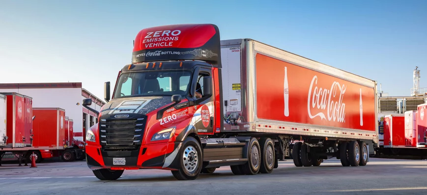 Oh le beau camion américain électrique Freightline