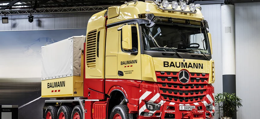 Un tracteur Mercedes Arocs SLT à 1000 tonnes
