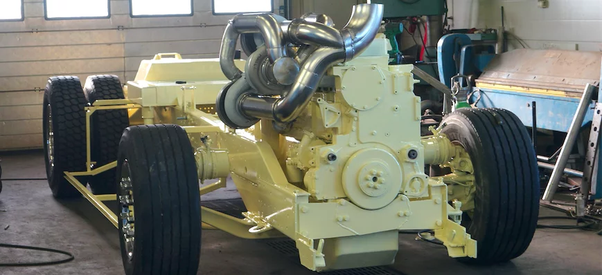 Camion-mystère : gros moteur et vieux châssis