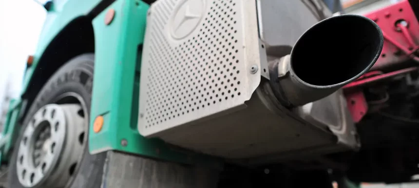 Camion pot d'échappement