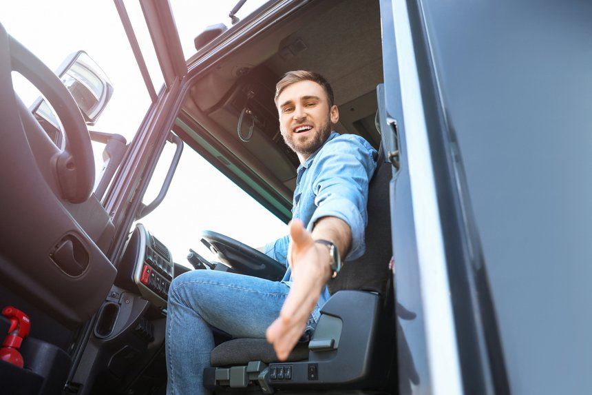 Jeune conducteur routier