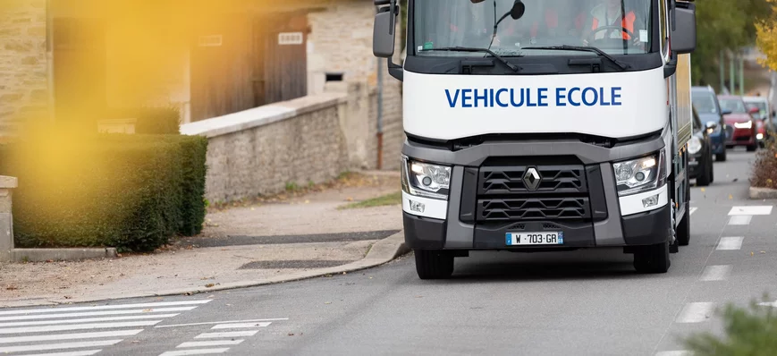 Le permis de conduire camion bientôt accessible dè