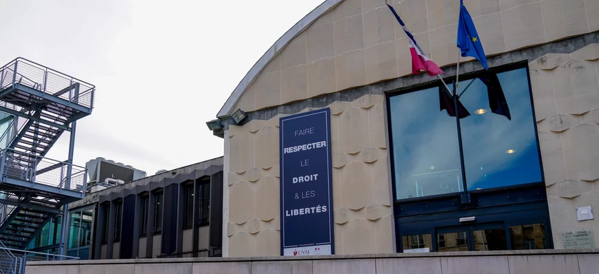 Quand les travailleurs sociaux font cours aux juge