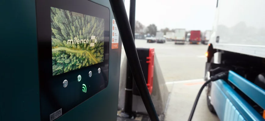 Recharge électrique : Première station poids lourd