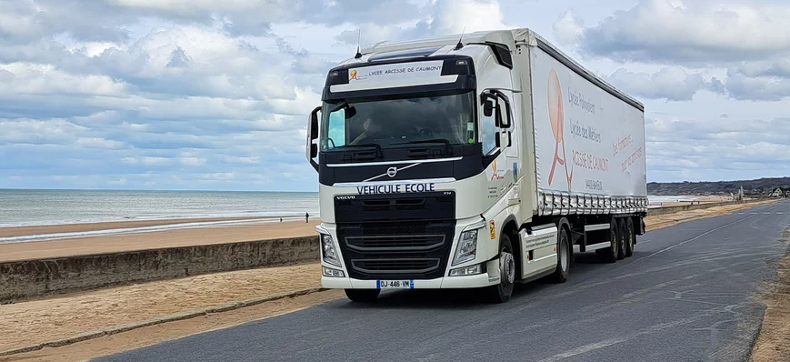 Formation : ils conduisent un camion à 15 et 17 an