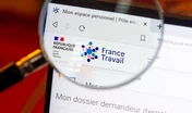 Clamart, France- 2 janvier 2024: DÃ©tail d'une page du site internet de France Travail vue avec une loupe. France Travail, anciennement PÃ´le Emploi, est l'administration franÃ§aise en charge de l'emploi