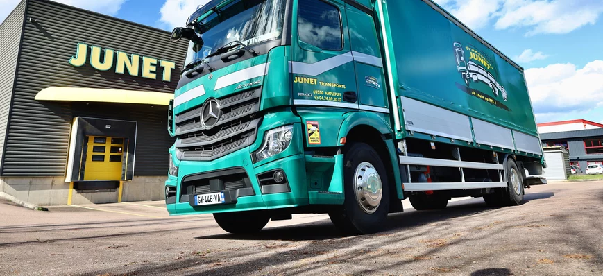 Les 21 Mercedes Actros des transports Junet circul