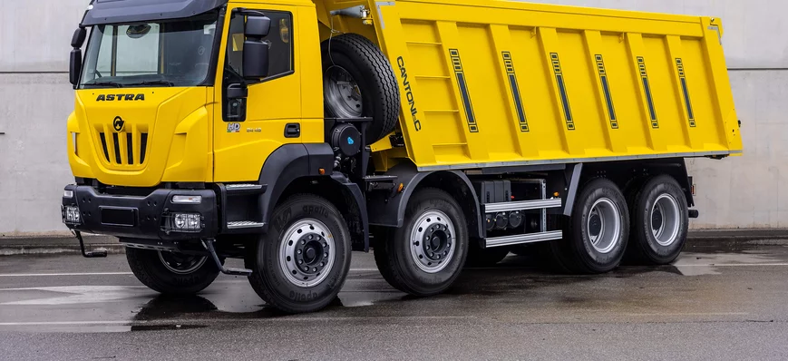 Les camions tout-terrain Astra chaussés de pneus A