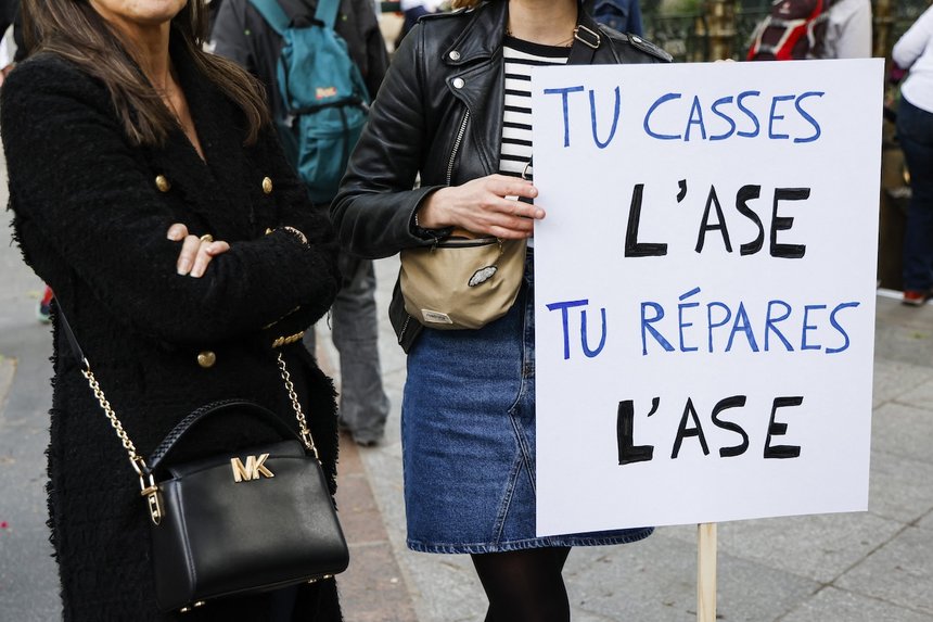 FRANCE-POLITICS-CHILDREN-SOCIAL-ABUSE-DEMO