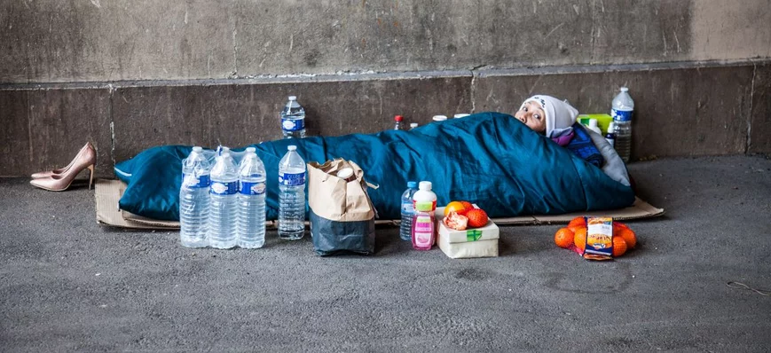 De plus en plus de femmes à la rue, selon une enqu