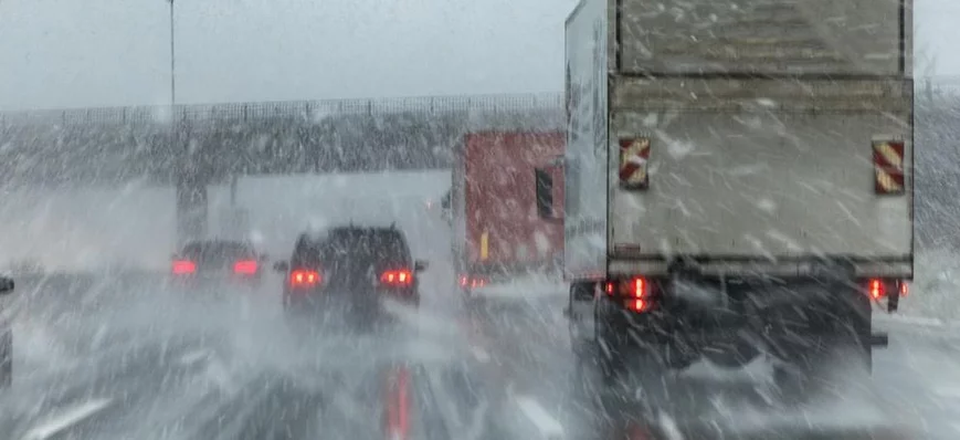 Épisode neigeux : le ministre des Transports dérap