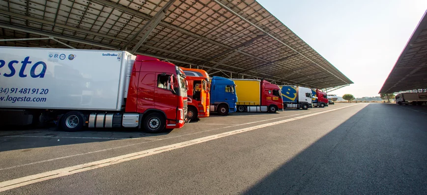 L'obligation des panneaux solaires sur les parking