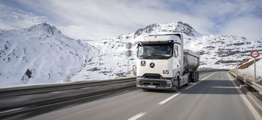 Mercedes-Benz poursuit les essais de ses camions à