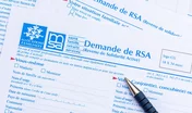 Clamart, France - 8 mai 2023: Formulaire de demande de RSA (Revenu de solidaritÃ© active), allocation assurant aux personnes sans ressources un revenu minimum variable selon la composition du foyer