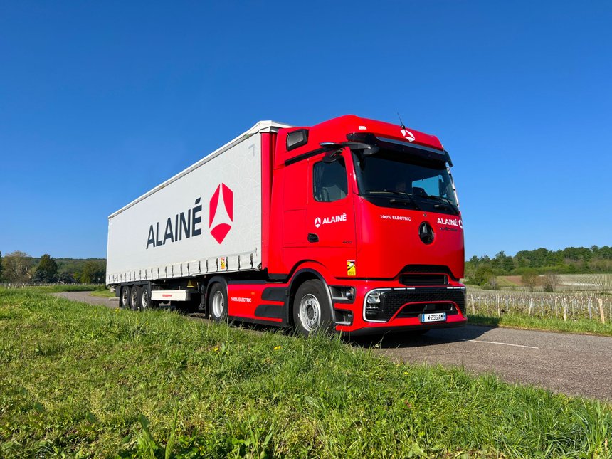 Le premier Mercedes eActros 600 de France arrive chez Alainé