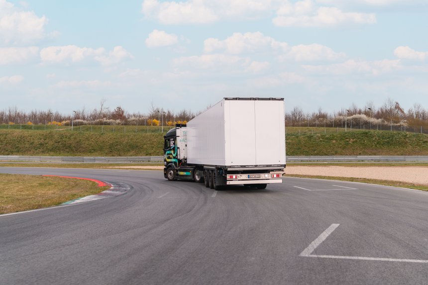 100 km en marche arrière en Mercedes eActros 600