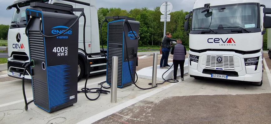 Inauguration de la première station électrique ECT