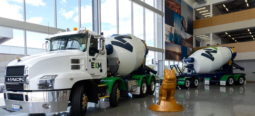 Béton prêt à l’emploi : le camion toupie voit doub