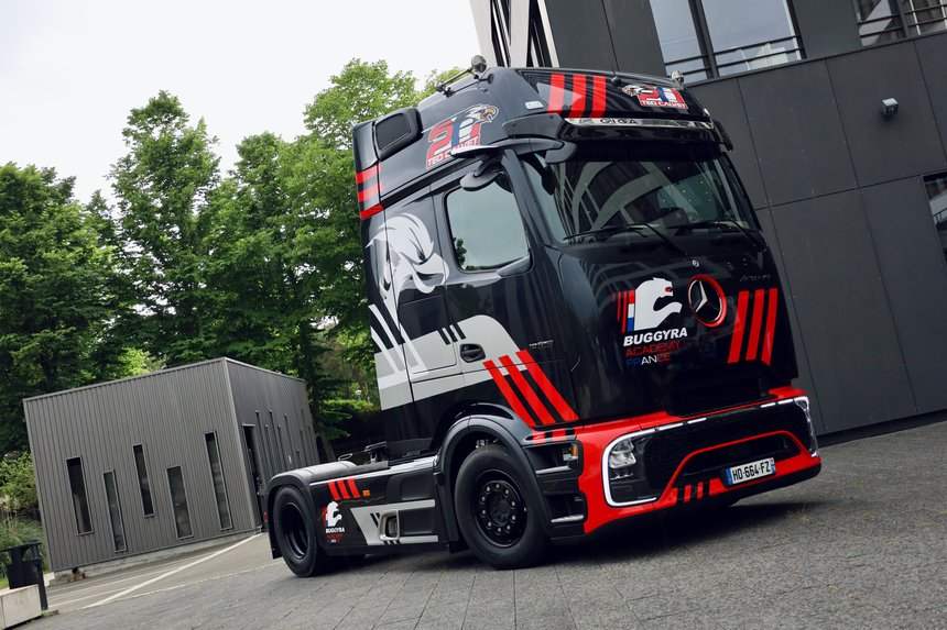 Mercedes Actros L aux couleurs de Buggyra