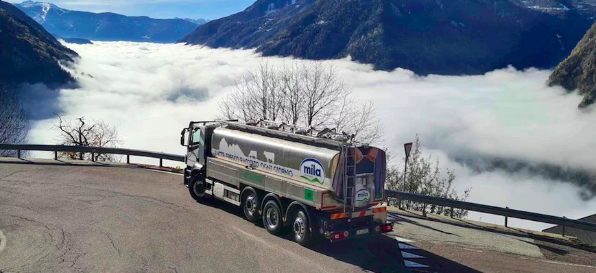 Des camions dans le panorama